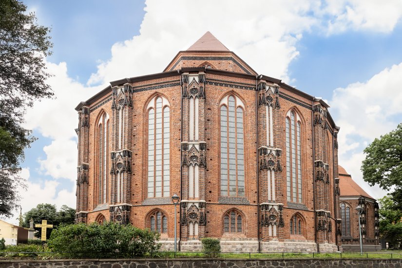 Firma konserwatorska Konsart, we współpracy z Brillux, jest odpowiedzialna za renowację wnętrza Kościoła Mariackiego w Stargardzie, wzniesionego w XIII wieku. Celem renowacji było odtworzenie koncepcji kolorystycznej z początku XX wieku.